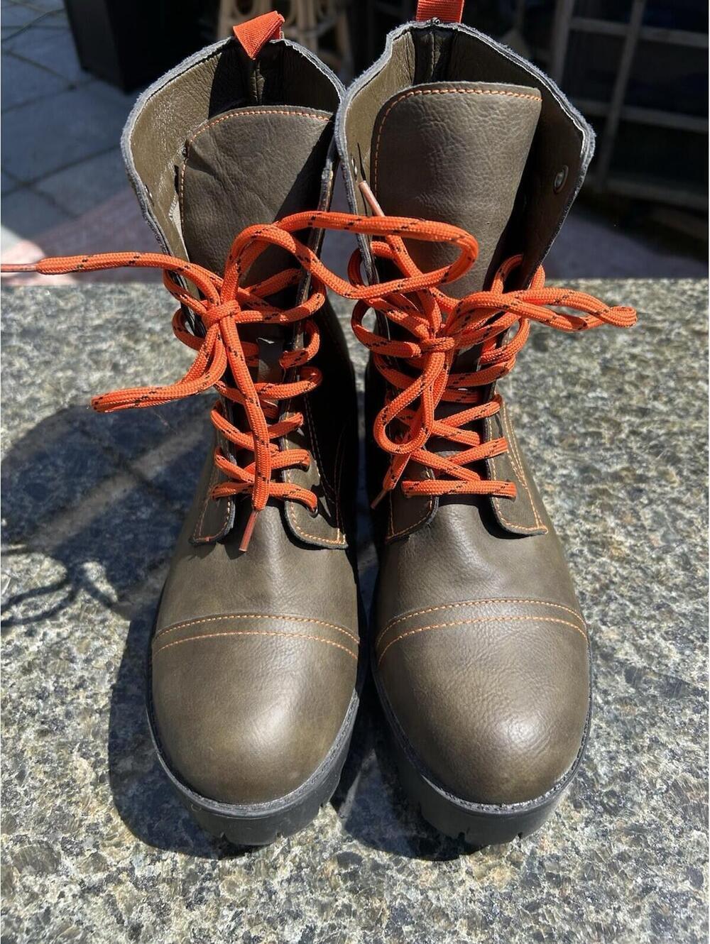 Seven 7 JODI Brown Faux Leather Combat Boots Women's Size 9 EUC Lace Up Lug Sole